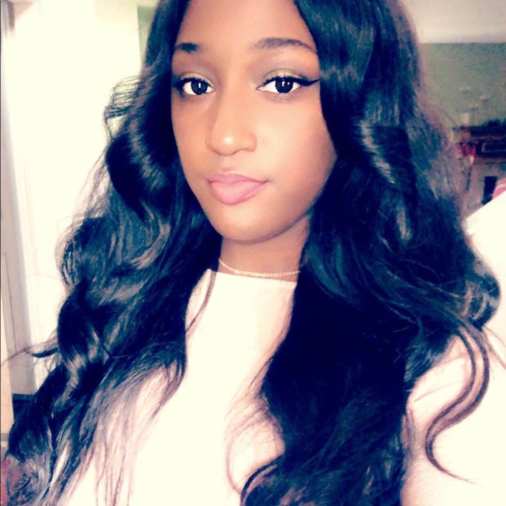 Meet your seller💕